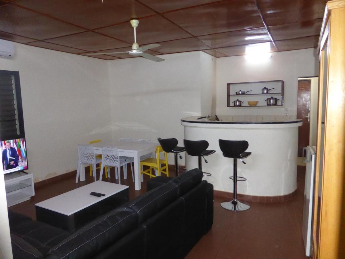 Bien Etre Villa Ouagadougou Buitenkant foto