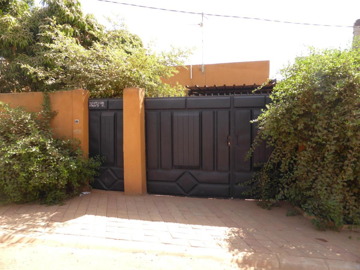Bien Etre Villa Ouagadougou Buitenkant foto