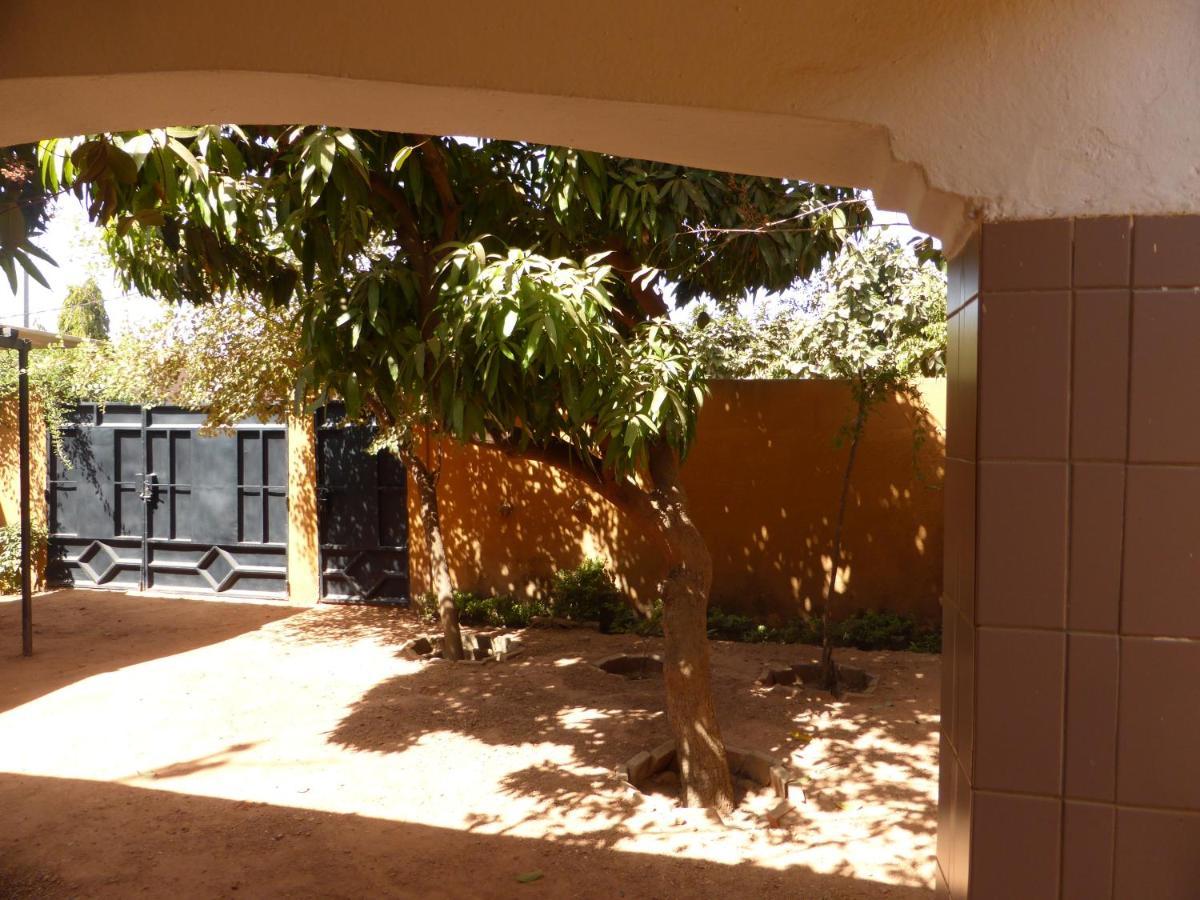 Bien Etre Villa Ouagadougou Buitenkant foto